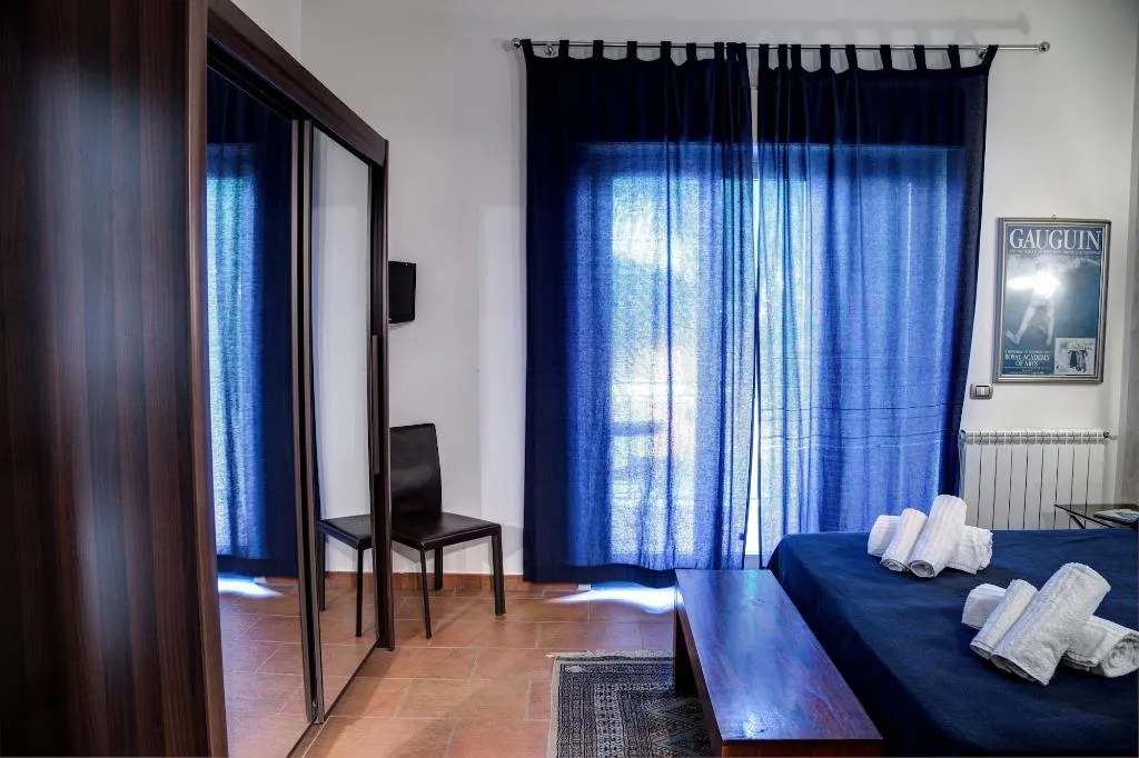 Room, Antichi Ricordi, Catania