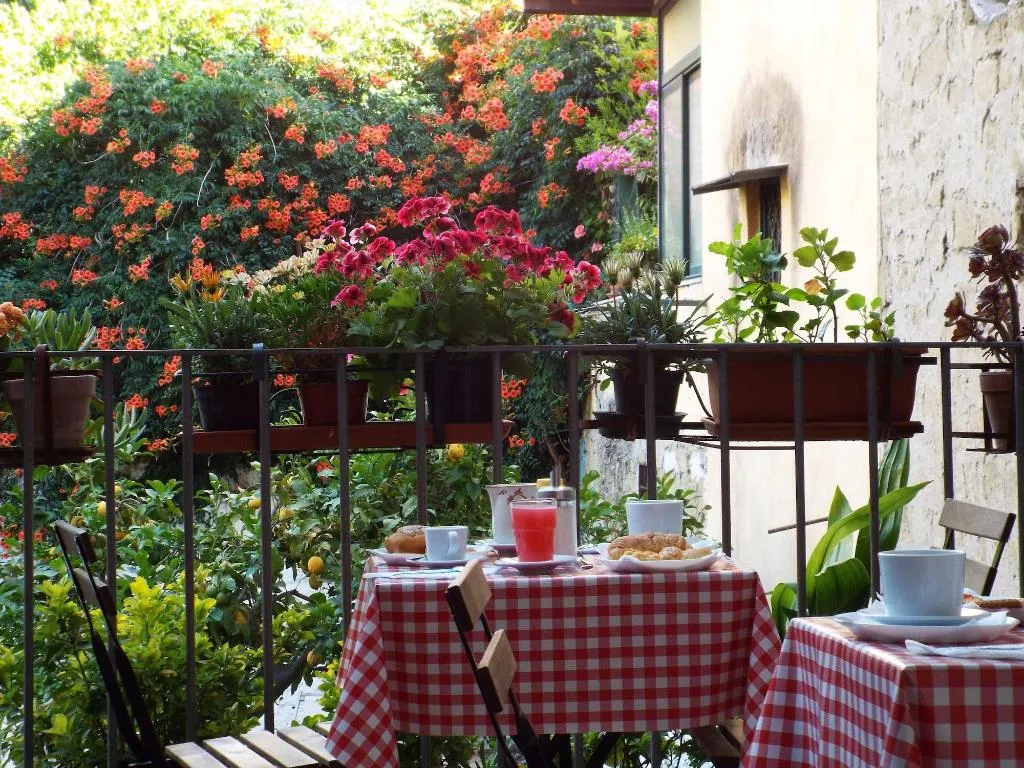 Restaurant, B&B In giro per Napoli, Naples