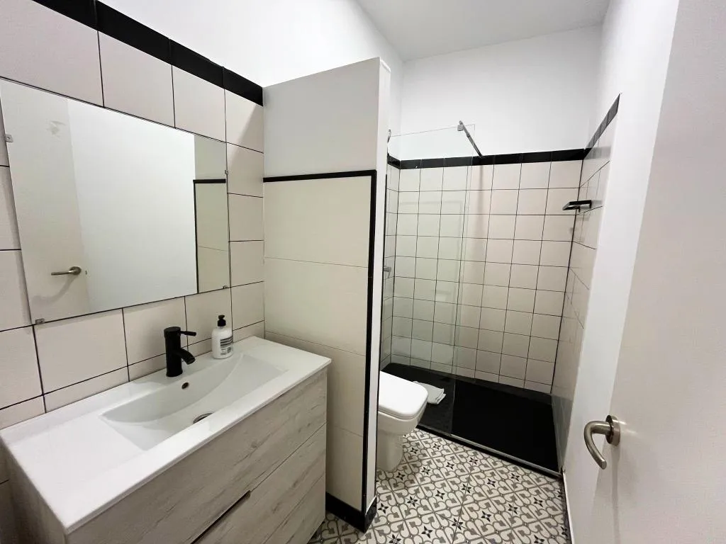 QUADRUPLE STANDARD Room, Montera Center Madrid, Madrid