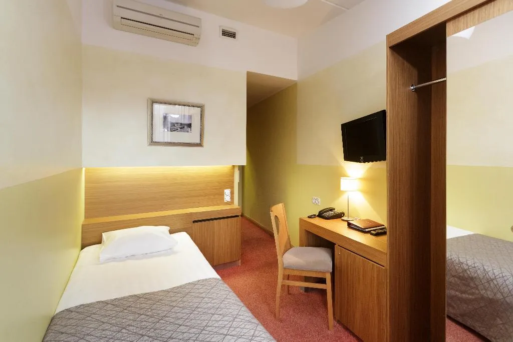 DOUBLE STANDARD Room, Bern, Tallinn