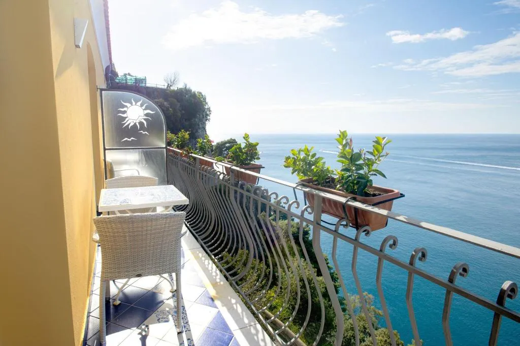 DOUBLE DELUXE SEA VIEW WITH BALCONY Room, Villa Pandora, Naples