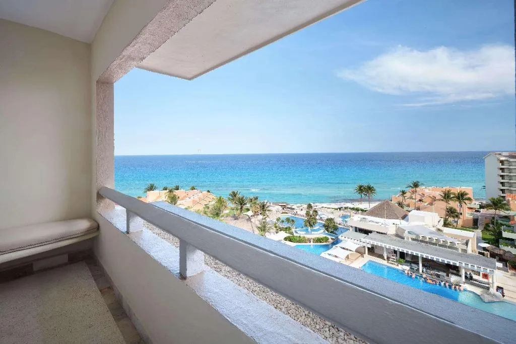 Terrace, Wyndham Grand Cancun All Inclusive Resort & Villas, Cancun Area