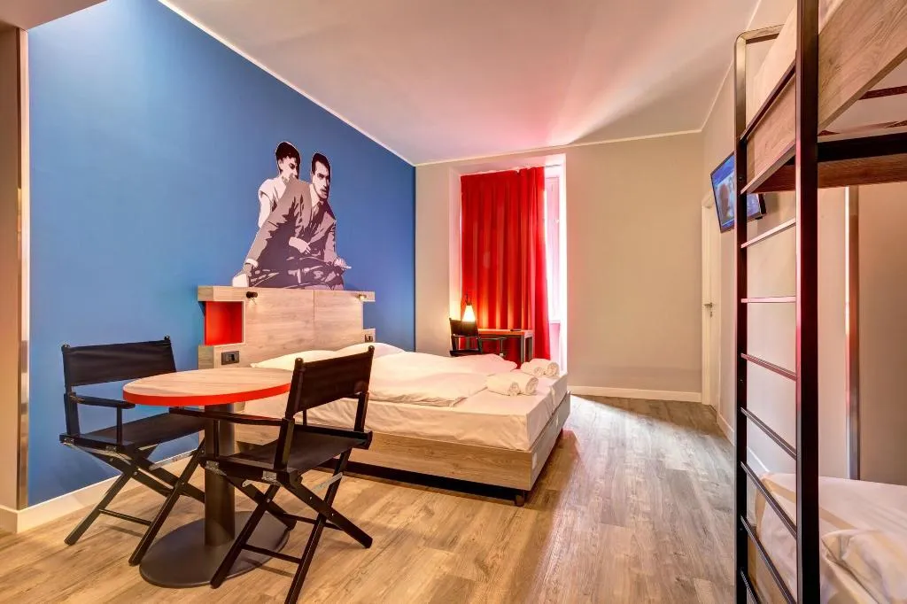 Room, Meininger Roma Termini, Naples