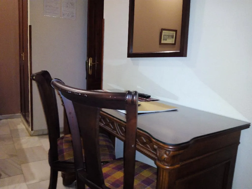 Room, Europa, Seville