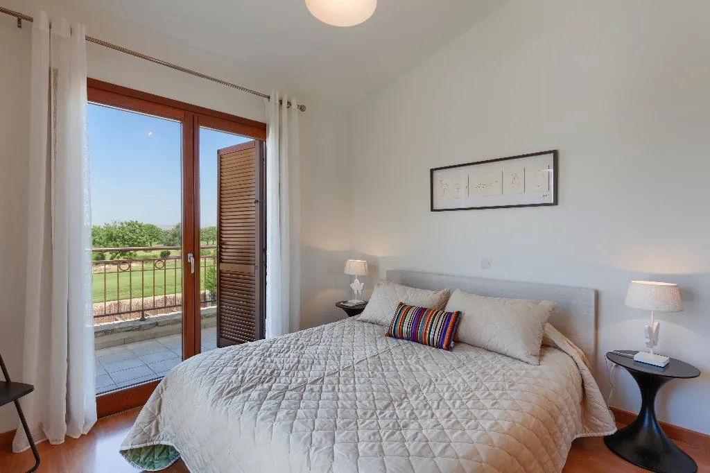 VILLA THREE BEDROOMS WITH PRIVATE POOL Room, Aphrodite Hills Rentals – Junior Villas, Cyprus