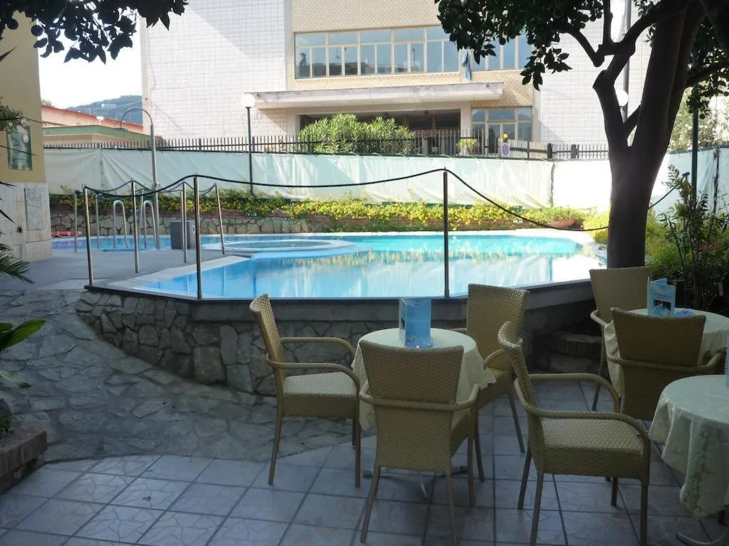 Pool, Hotel La Pergola, Naples