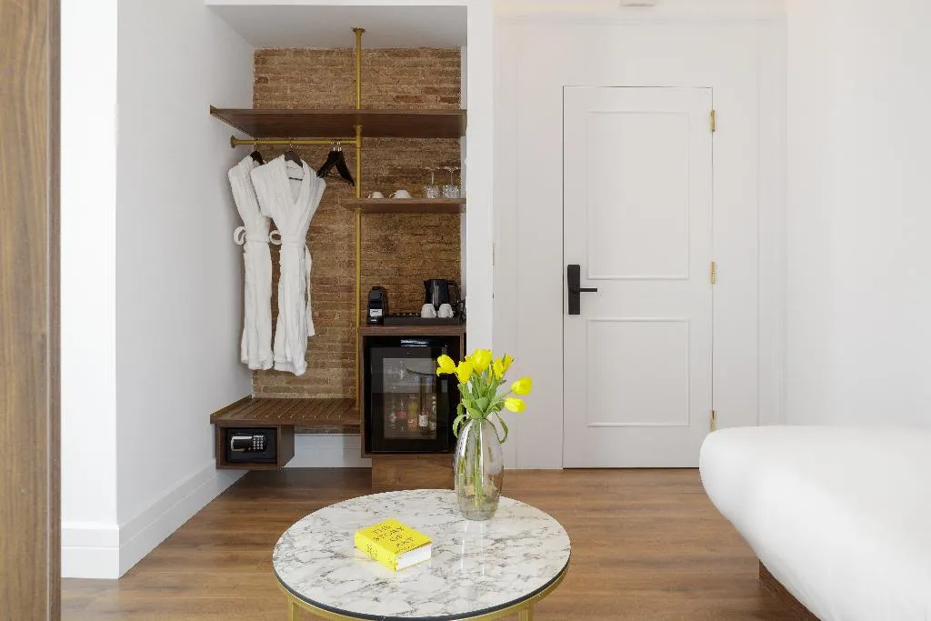 JUNIOR SUITE CITY VIEW Room, La Divina, Athens