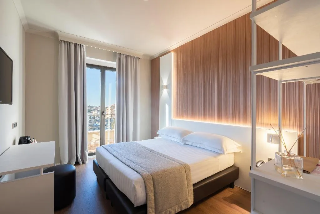 DOUBLE PREMIUM KING BED Room, Garner Hotel Rome Aurelia, Rome