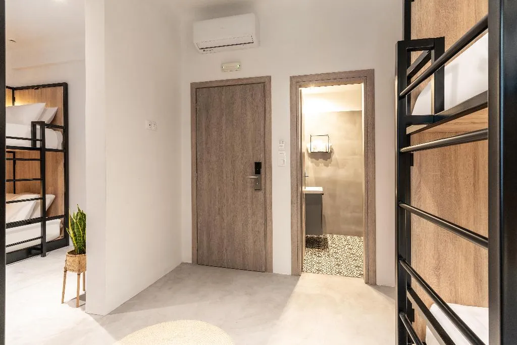 FAMILY ROOM CAPACITY 6 Room, PAME Wild, Athens