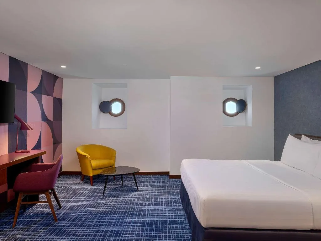 Room, Queen Elizabeth 2, Dubai