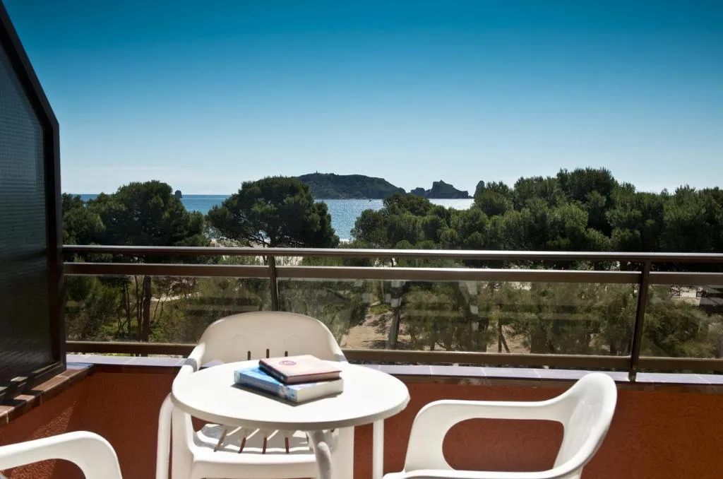 APARTMENT CAPACITY 4 ONE BEDROOM Room, Apartamentos Salles Beach, Costa Brava
