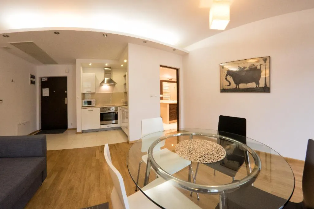 APARTMENT CAPACITY 5 ONE BEDROOM Room, Yourplace Biskupia Apartments, Krakow