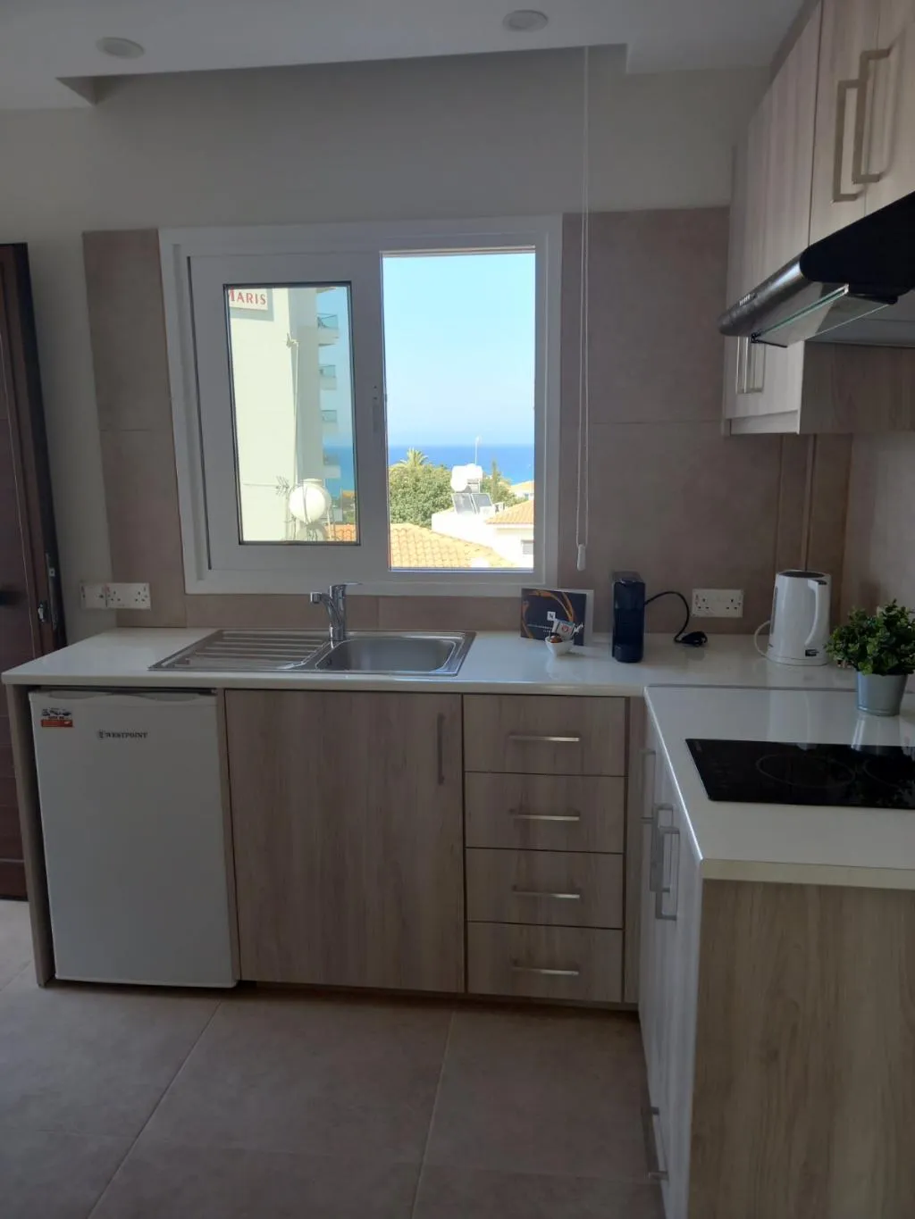 FAMILY ROOM DELUXE Room, Proteas Mare Suites, Cyprus