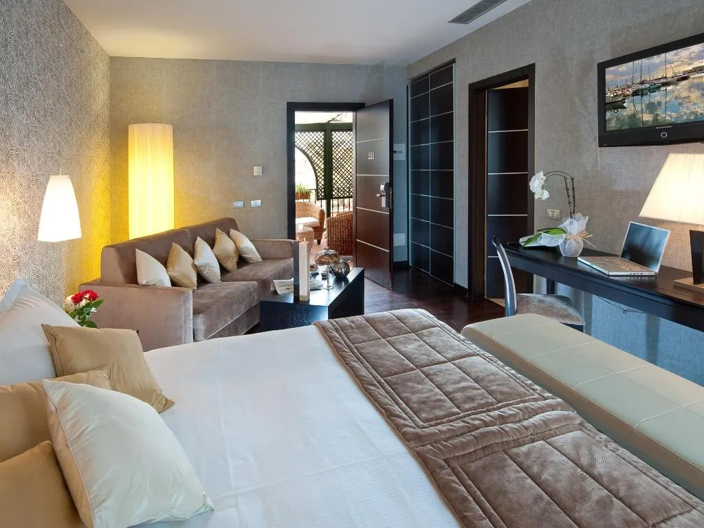 JUNIOR SUITE STANDARD Room, c-hotels Fiume, Rome