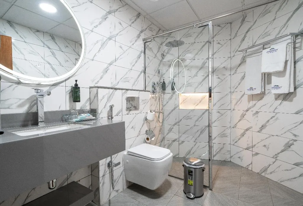 Double or Twin STANDARD Room, Howard Johnson Bur Dubai, Dubai