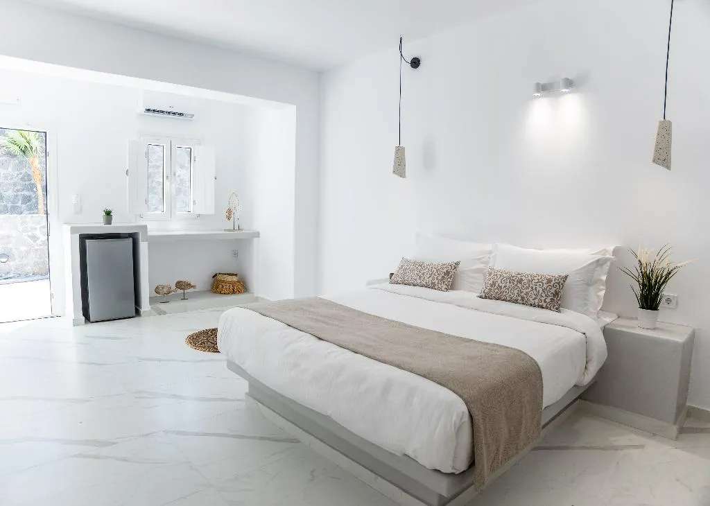 DOUBLE WITH BALCONY Room, Kýma Perissa, Santorini