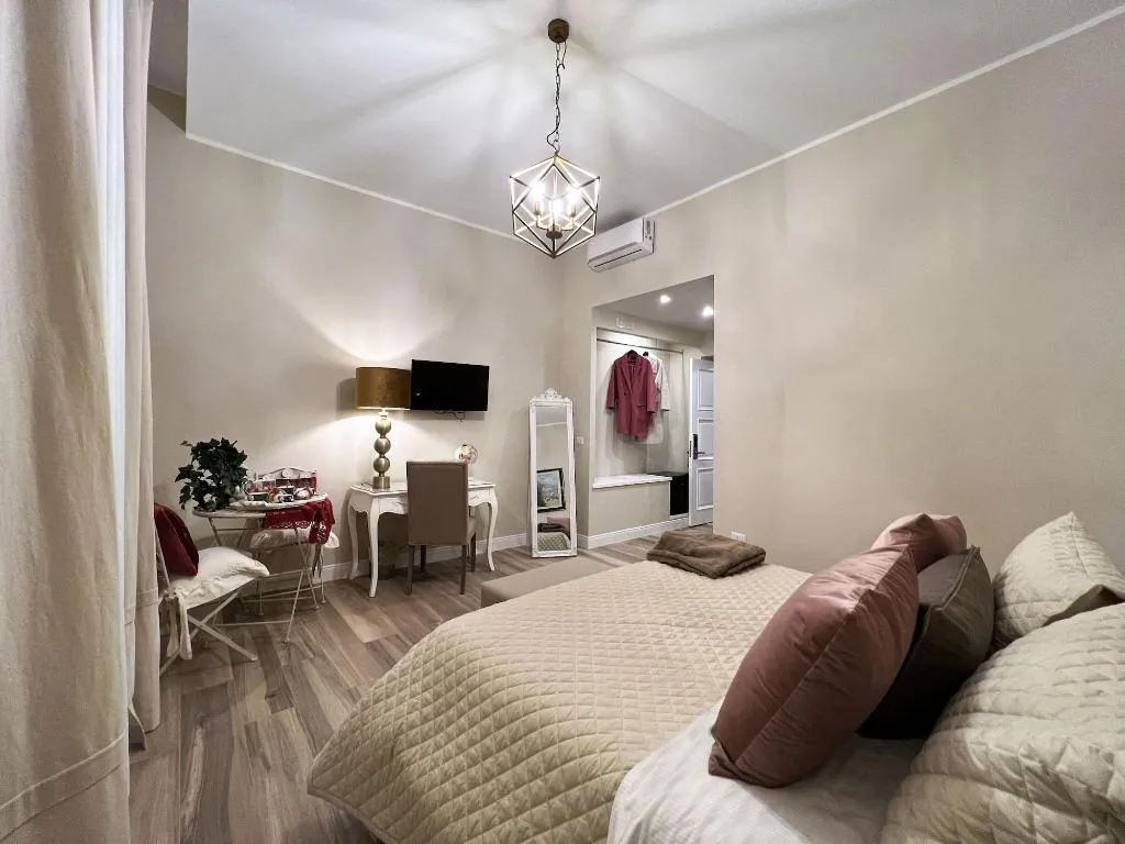 Room, Domus Deorum Deluxe, Naples