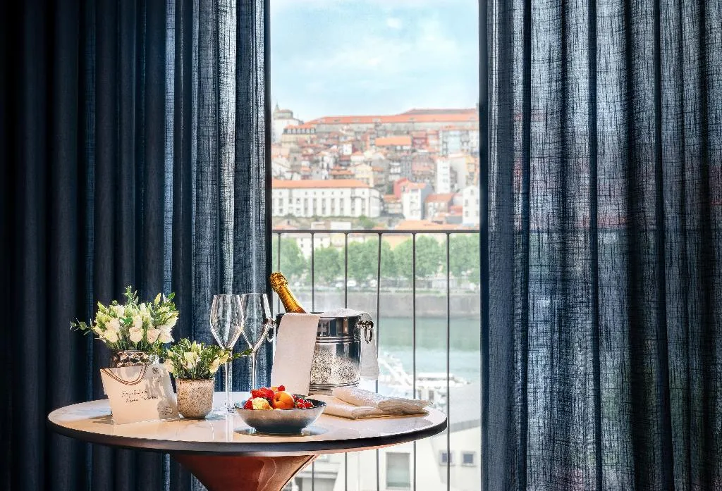 DOUBLE DELUXE Room, Forte de Gaia Autograph Collection, Porto