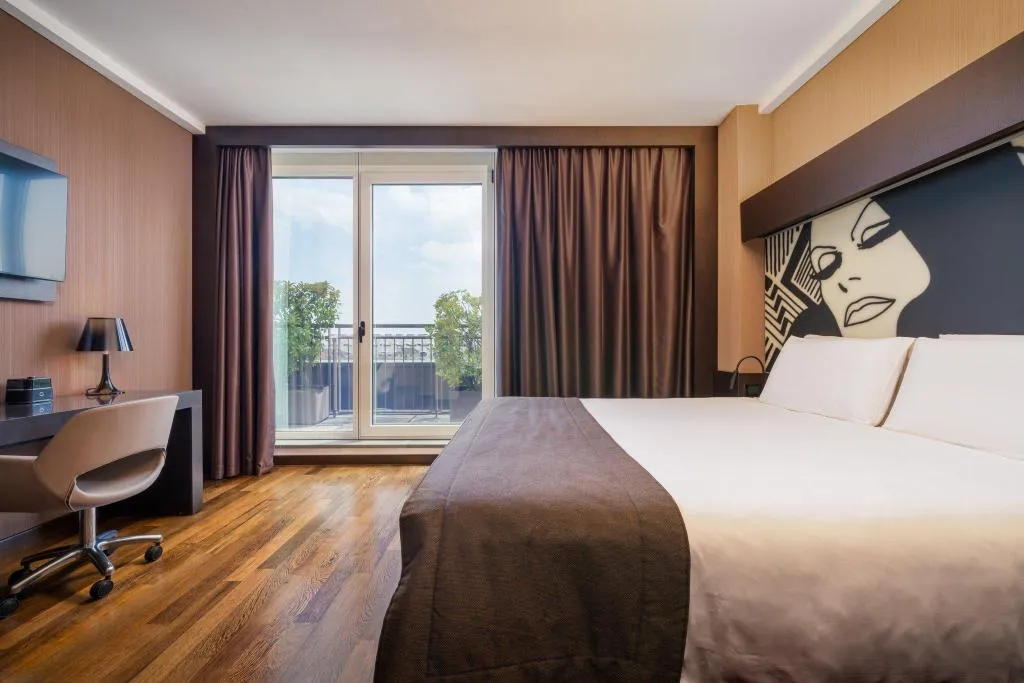 DOUBLE PREMIUM KING BED Room, Crowne Plaza Milan City, Milan