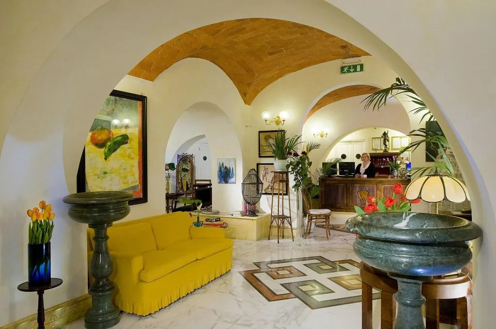 Lobby, Emona Aquaeductus, Naples