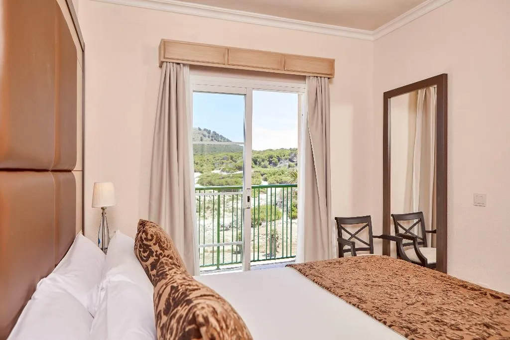 APARTMENT ONE BEDROOM WITH TERRACE Room, Zafiro Cala Mesquida, Majorca
