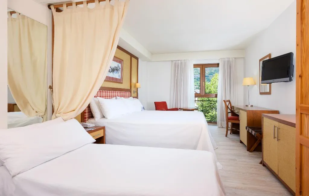 TRIPLE STANDARD Room, Vielha Val d’Arán Affiliated by Melia, Costa Brava