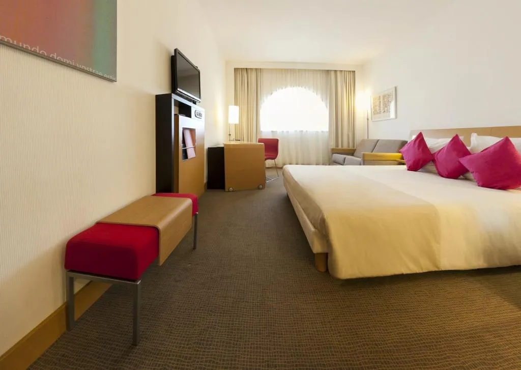 DOUBLE SUPERIOR Room, Novotel Tunis, Tunisia