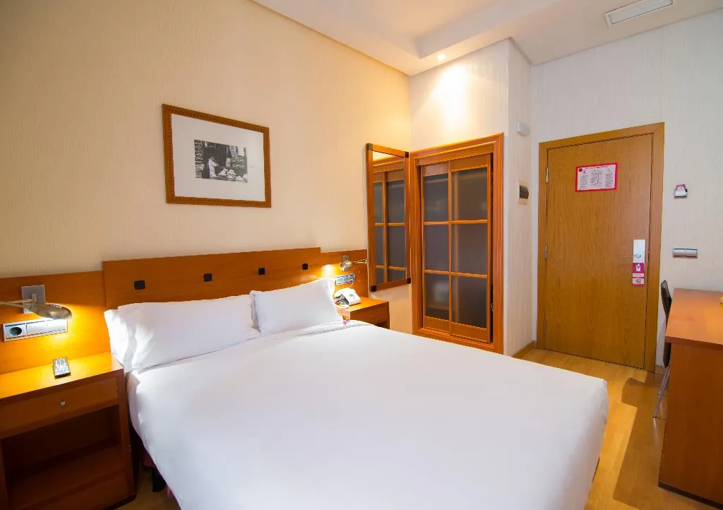 Double or Twin STANDARD Room, Petit Palace Preciados, Madrid