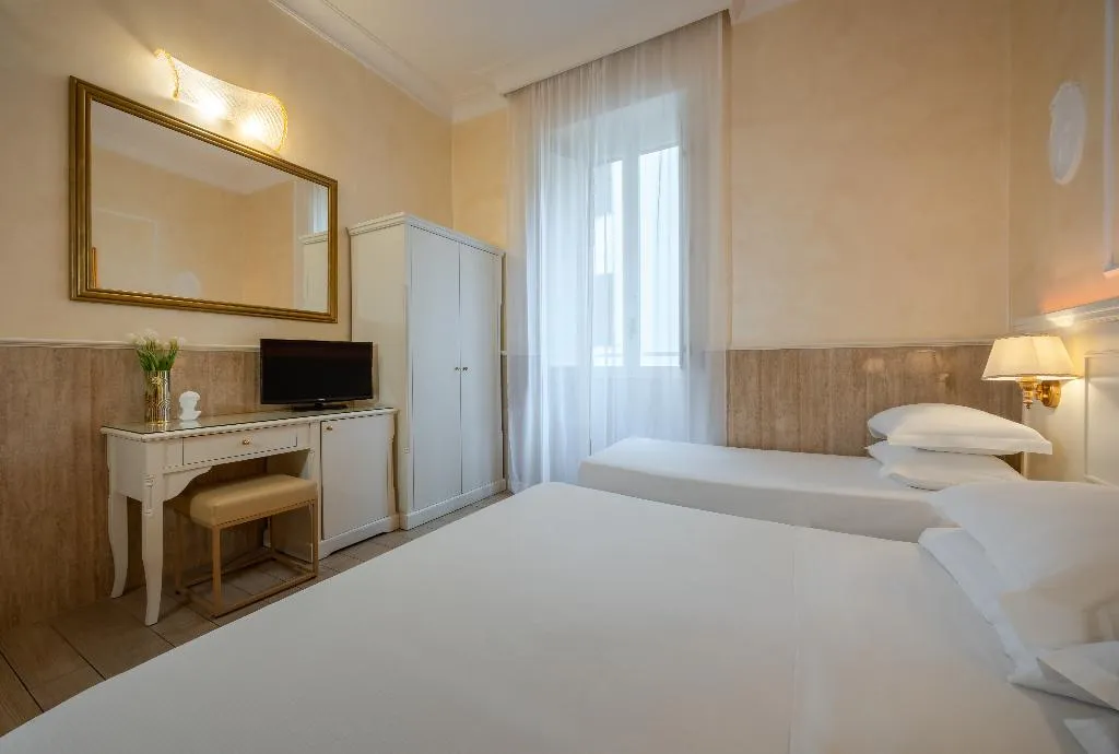 QUADRUPLE STANDARD Room, Palladium Palace, Rome