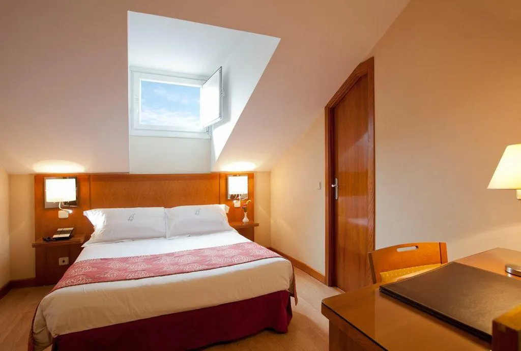 Room, Hotel Ateneo, Madrid