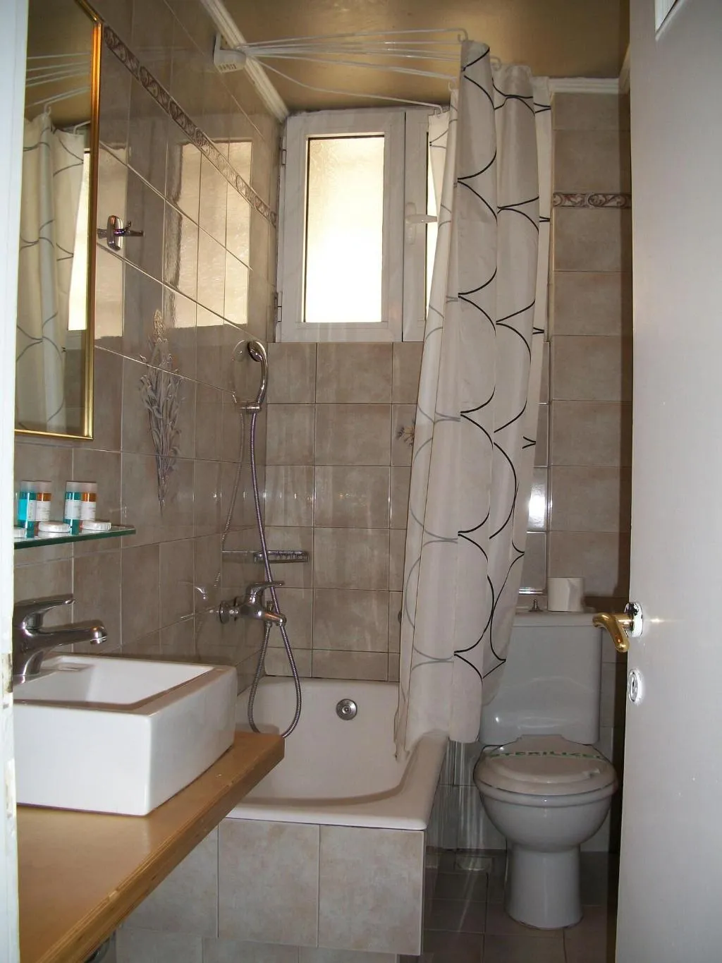 Room, Minoa, Athens
