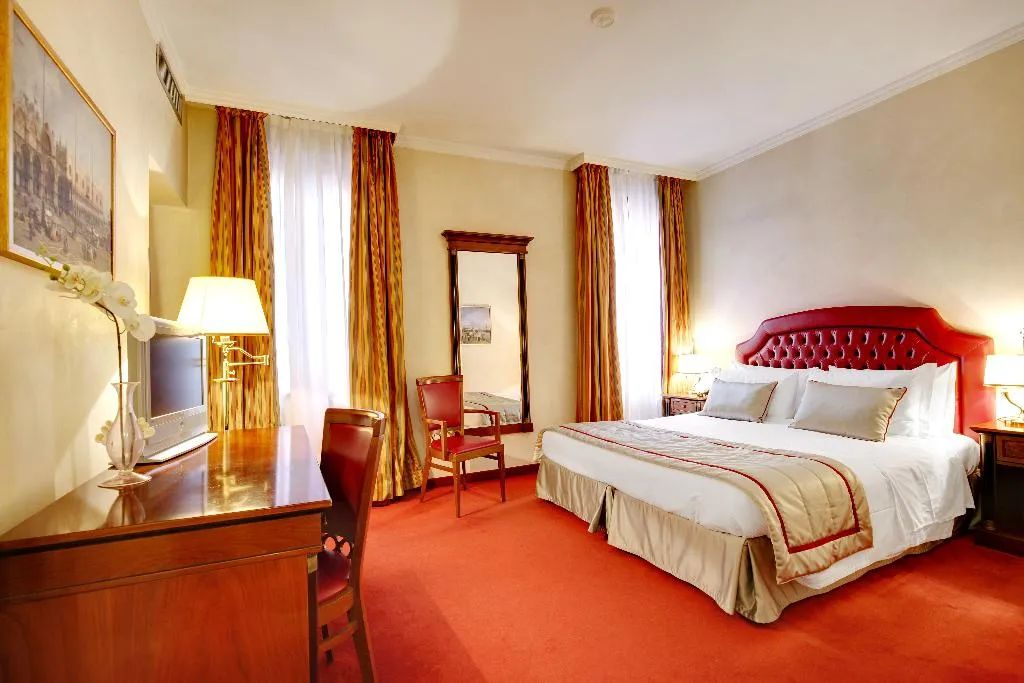 Room, Dona Palace, Venice