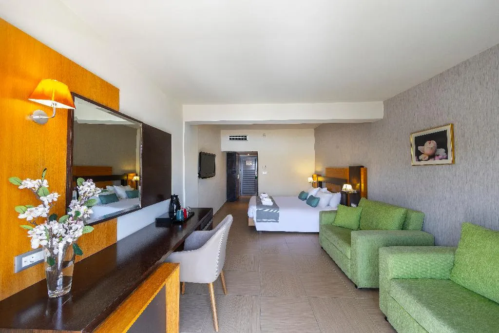 FAMILY ROOM GARDEN VIEW Room, Leonardo Kolymbia Resort, Rhodes