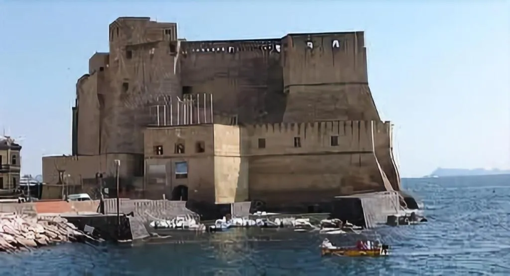 General view, B&B 248, Naples