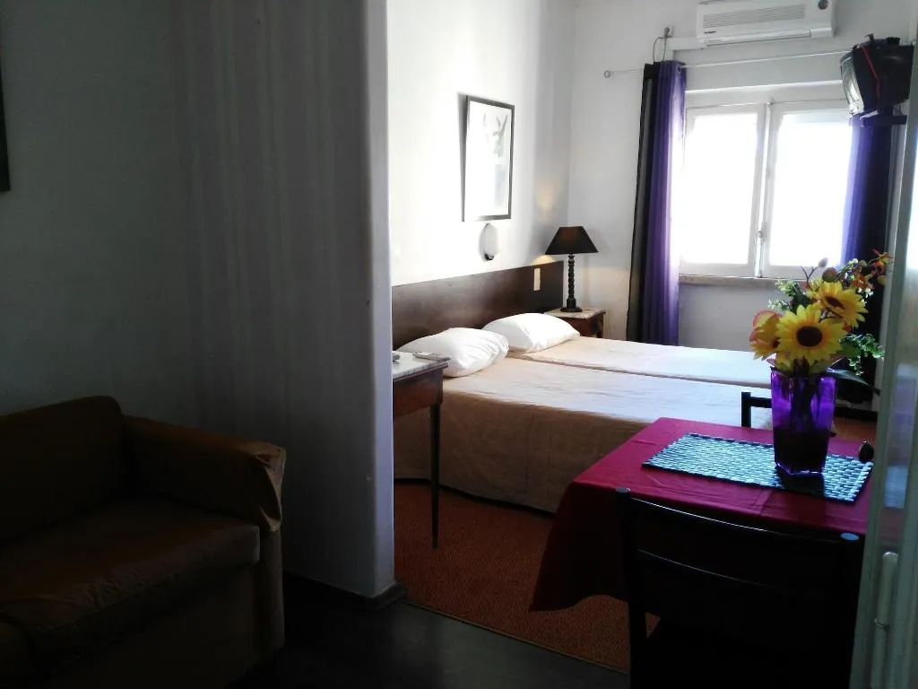 Room, A Ponte, Lisbon