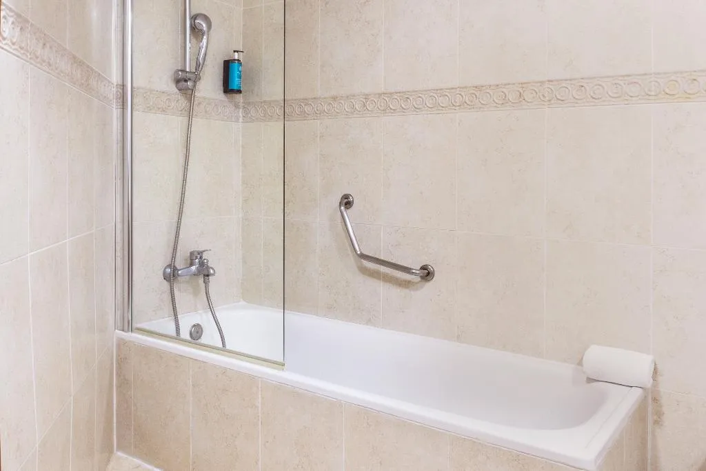 DOUBLE SINGLE USE SUPERIOR Room, AluaSun Lago Rojo, Costa Del Sol
