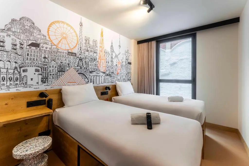 TWIN STANDARD Room, easyHotel Valencia Ciutat Vella, Valencia