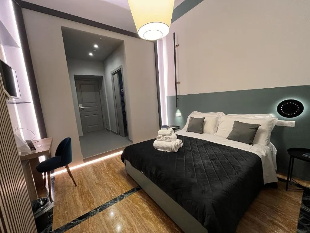 Room, Rettifilo 311, Naples
