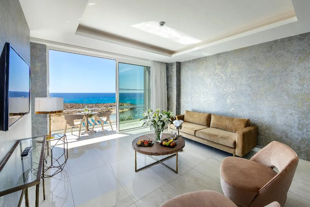 SUITE SEA FRONT Room, Chrysomare Beach Hotel & Resort, Cyprus