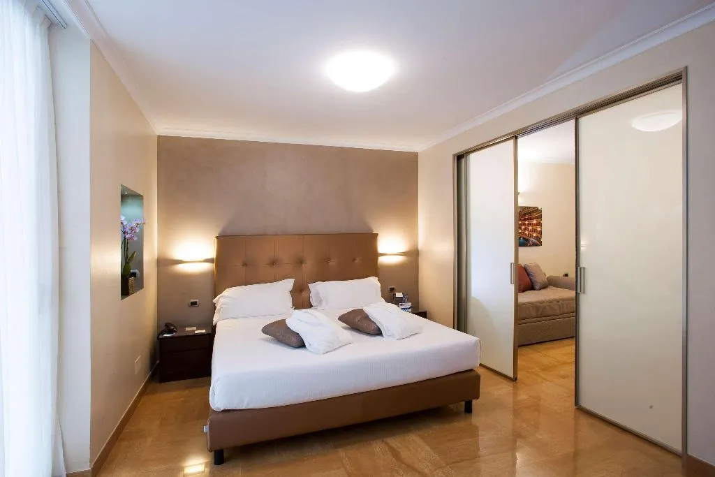 SUITE CAPACITY 4 Room, UNA HOTELS Galles Milano, Milan