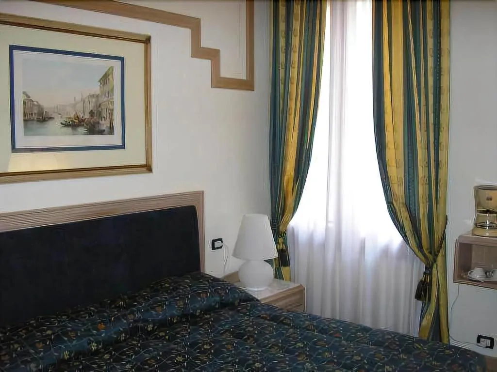 Room, Foscari Palace, Venice