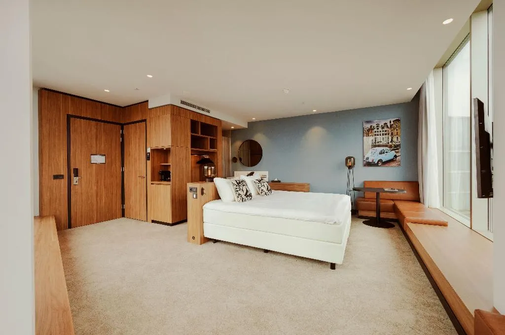 DOUBLE SUPERIOR Room, Van der Valk Hotel Amsterdam Zuidas, Amsterdam