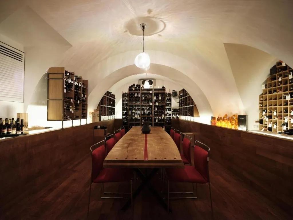 Sports and Entertainment, Grand Hotel Angiolieri, Naples