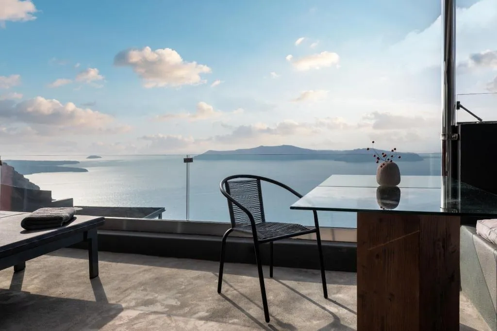 Room, West East Suites, Santorini