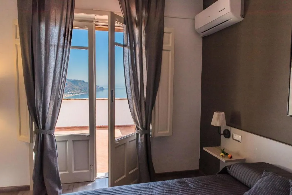 Room, Villa Fiorita, Taormina