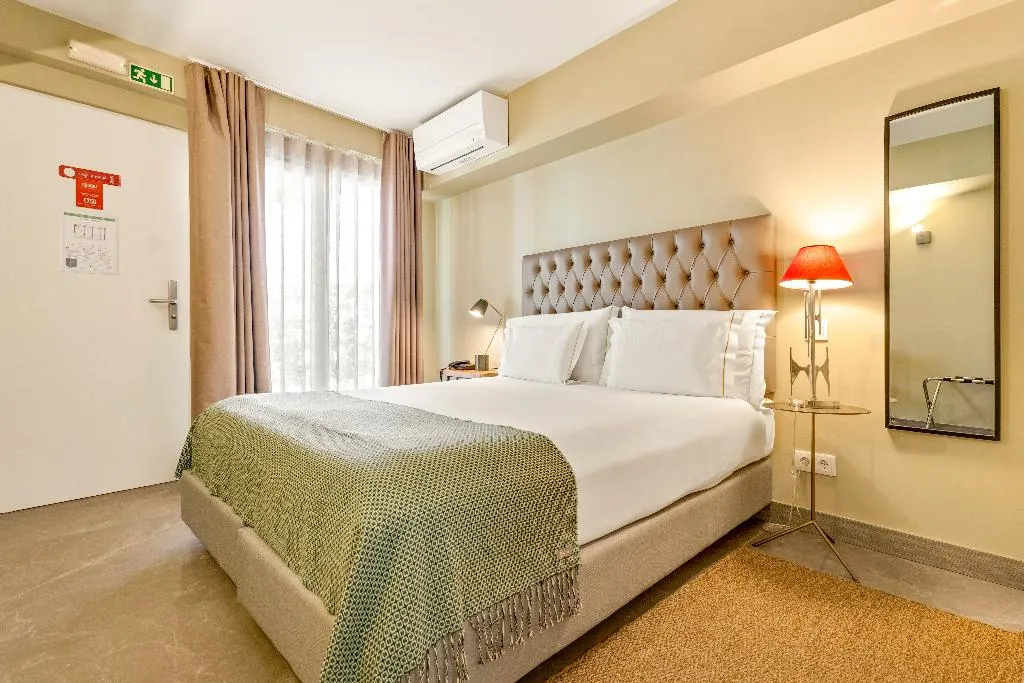 DOUBLE CLASSIC QUEEN BED Room, Jardim Da Lapa By Shiadu, Lisbon