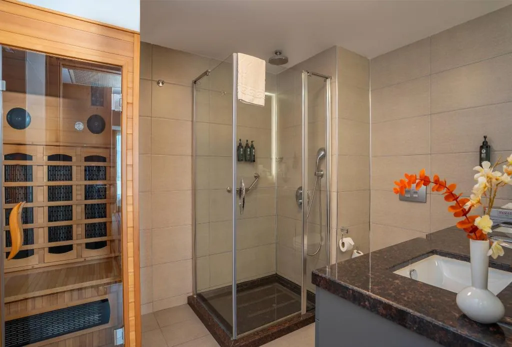 SUITE KING SIZE BED Room, Ramada Plaza by Wyndham Izmir, Izmir