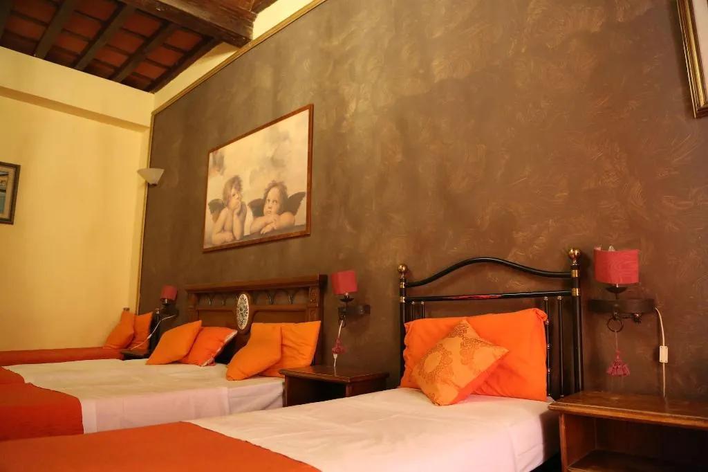 Room, Riverbanks, Florence