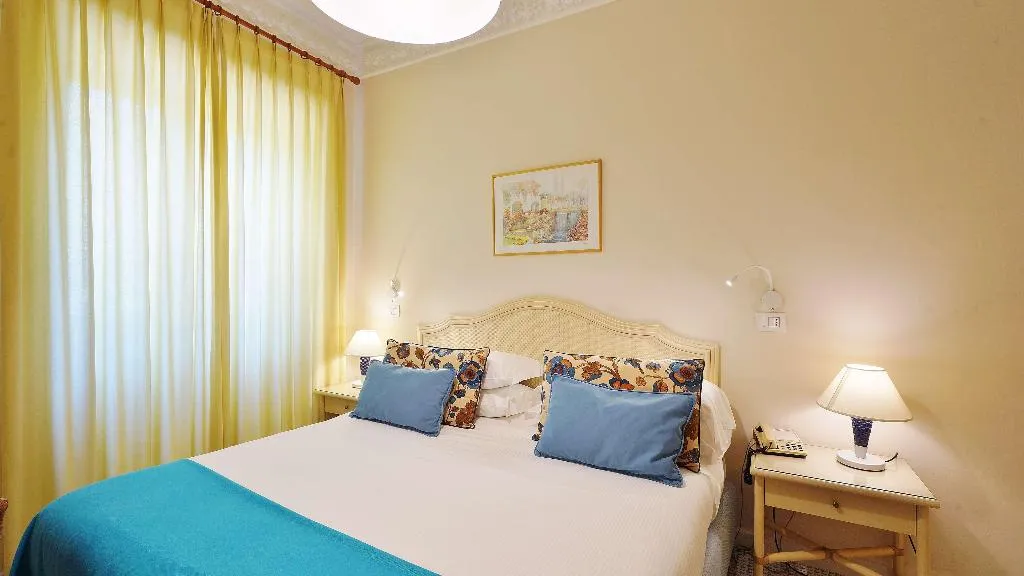 Room, Grand Hotel Aminta, Naples