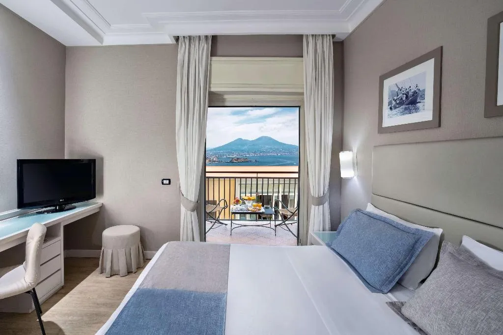 DOUBLE QUEEN SIZE BED Room, Hotel Paradiso, BW Signature Collection, Naples